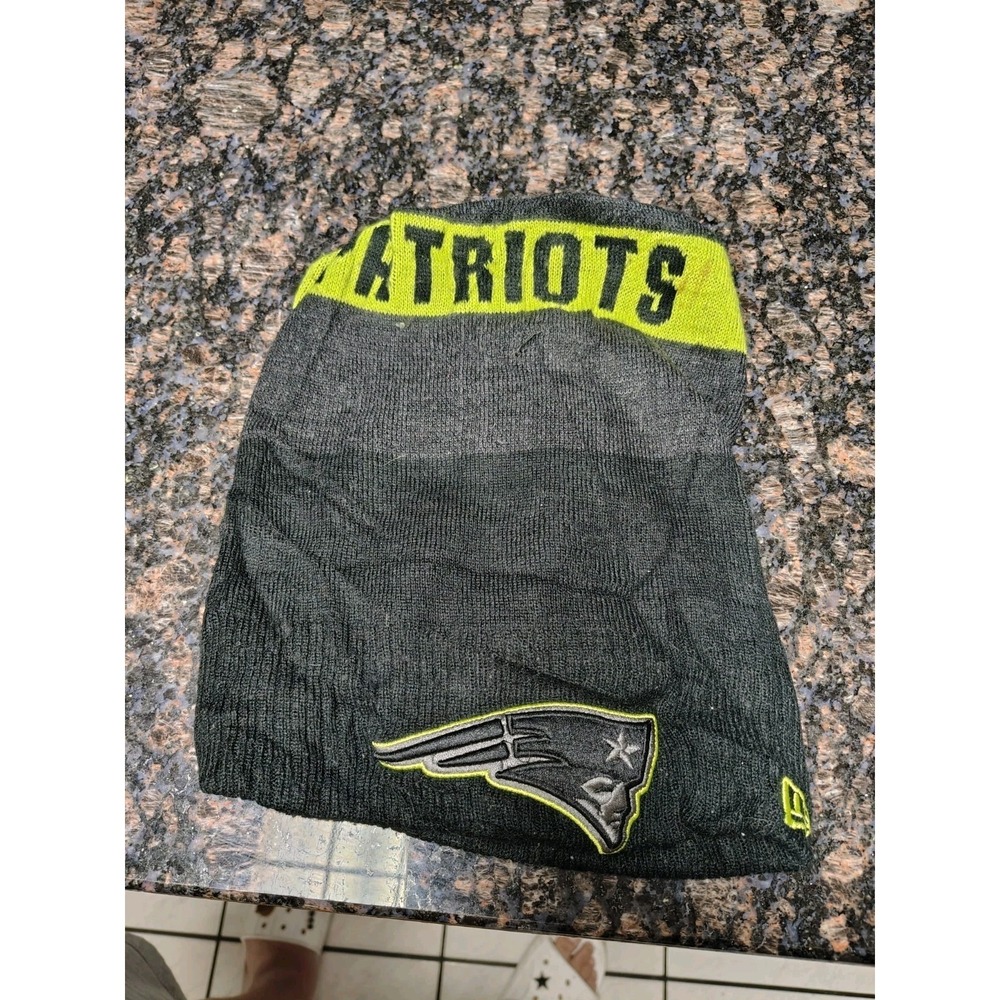 New England Patriots New Era knit pom hat Graphite Upright Yellow